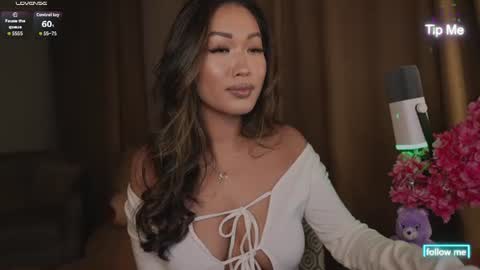 kamilee__xo online show from June 18, 6:57 pm