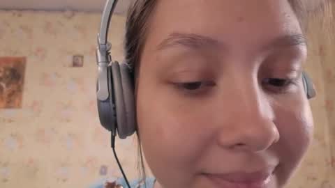 Mari  Simmons online show from October 6, 6:53 am