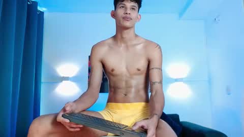 Kami online show from December 13, 7:53 pm