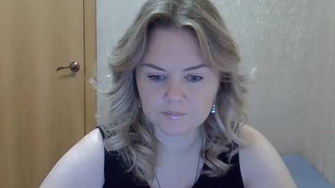 karennelsonx online show from November 9, 10:30 am