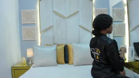 karinaacox online show from April 21, 12:12 pm