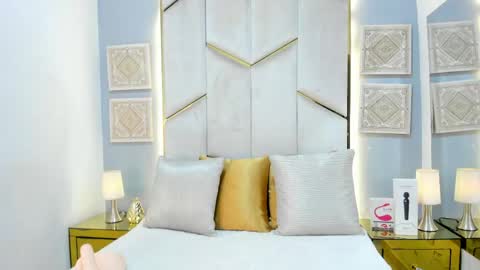 karinaacox online show from April 24, 12:51 pm