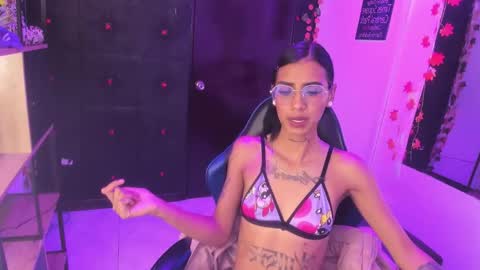 karlaslutskinny__ online show from April 23, 9:38 pm