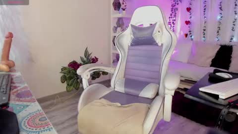  karol  online show from March 12, 5:07 pm