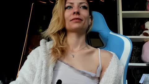 karoline121 online show from March 21, 6:08 am