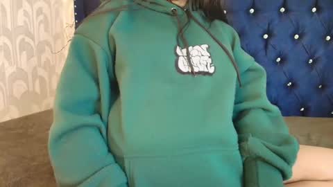 Isa online show from April 18, 8:09 pm