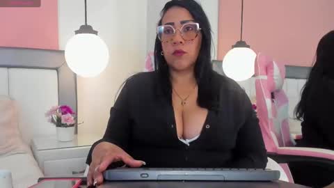 karolwest_ online show from November 6, 1:14 pm