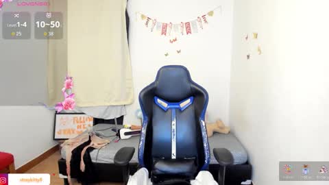 Kat       online show from December 17, 10:49 pm