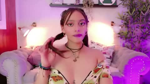 katalinalee_ online show from April 9, 8:58 pm