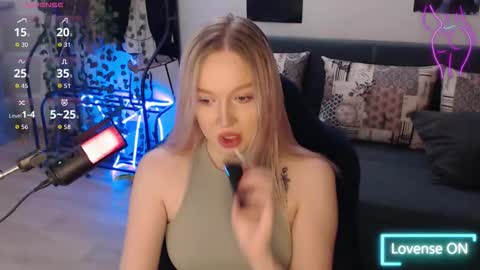 Lisa online show from October 18, 8:13 pm