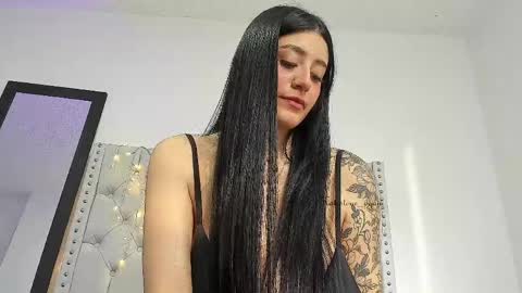 love meeee online show from April 22, 9:33 pm