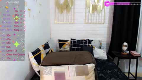    online show from February 12, 3:05 pm