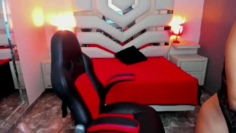 kate Tompson online show from January 18, 1:42 pm