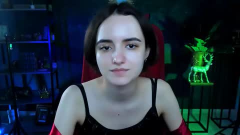 katewillows online show from March 8, 4:38 am