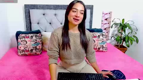 Follow Instagram katikloving online show from February 14, 3:48 pm