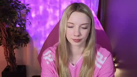 katt_yy online show from April 17, 5:10 am