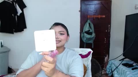katteyes_ online show from May 4, 8:59 pm