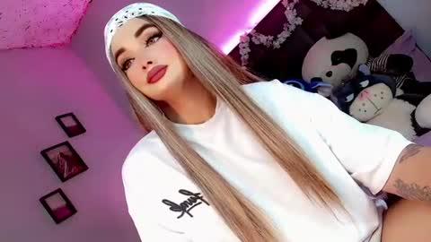 kattie_sweet_ online show from October 11, 9:40 pm