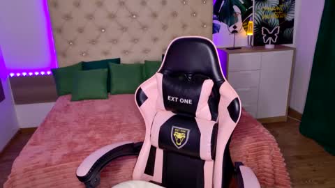 KattieSims online show from March 8, 2:45 am