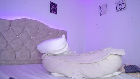 Snapshot of kattycurvy_ chatting on September 19, 1:21 am katty peach  online show from September 19, 1:21 am