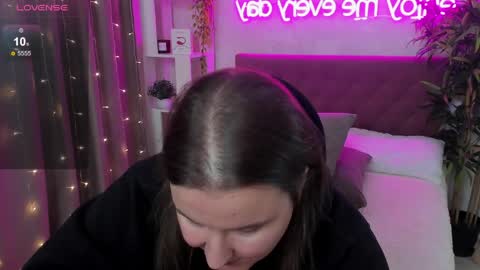 Kate online show from May 12, 6:33 am