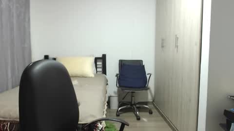  Khawit  online show from November 20, 12:15 pm