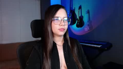 Snapshot of kay_avrill chatting on October 1, 3:16 am Kay online show from October 1, 3:16 am