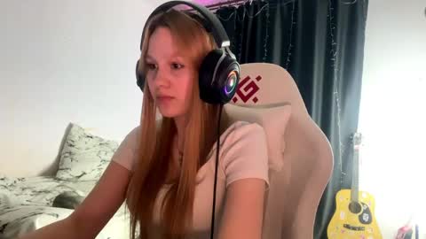 Amia online show from April 15, 7:58 pm