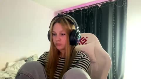 Amia online show from April 23, 5:58 pm