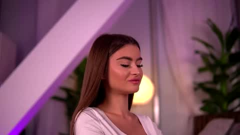 kaylabray online show from October 1, 4:00 am