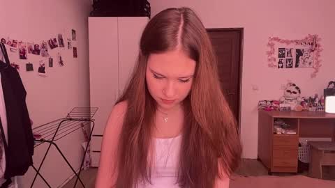 Nyelle online show from May 24, 1:28 pm