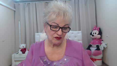 kaylesmoll online show from March 25, 8:15 pm
