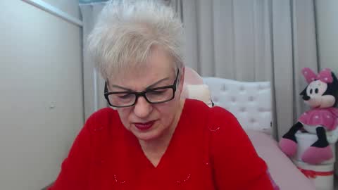 kaylesmoll online show from February 18, 8:30 pm