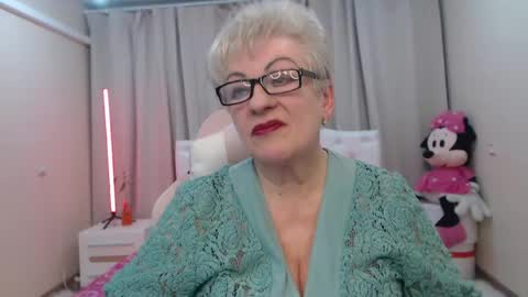 kaylesmoll online show from April 22, 7:21 pm