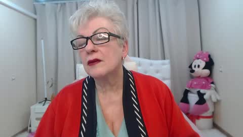 kaylesmoll online show from April 29, 2:38 am