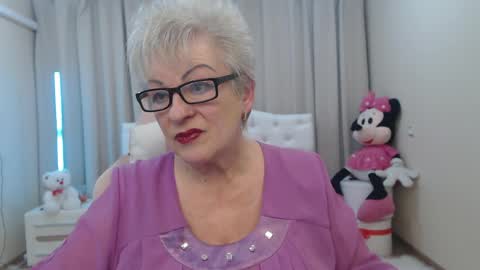 kaylesmoll online show from March 17, 8:03 pm