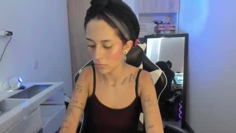 kaylie online show from April 23, 6:09 pm