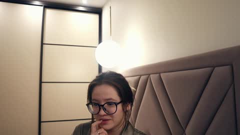 Kelly online show from December 29, 1:02 am