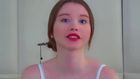 Keira online show from May 24, 9:05 am