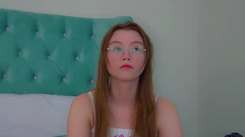 Snapshot of keiraace chatting on October 3, 7:11 pm Keira online show from October 3, 7:11 pm