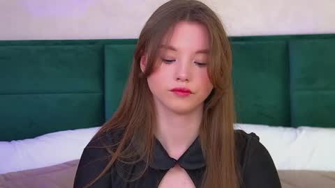Keira online show from June 8, 6:09 pm
