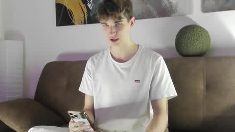 Snapshot of keithcozart1337 chatting on October 18, 3:49 pm Mark online show from October 18, 3:49 pm