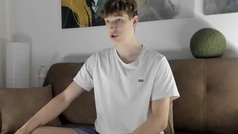 Snapshot of keithcozart1337 chatting on October 16, 1:33 pm Mark online show from October 16, 1:33 pm