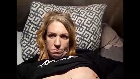 kelli19851834 online show from October 3, 4:43 am