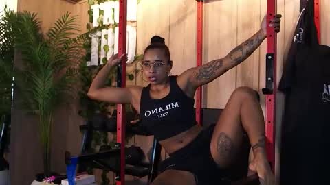 kelly__thomson online show from April 18, 1:13 pm