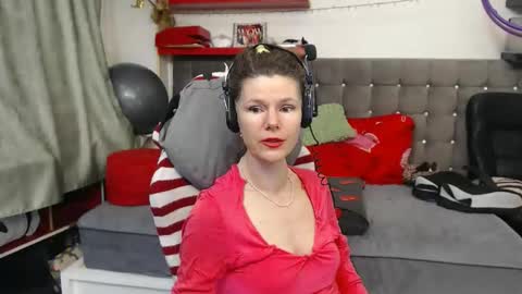 kelly online show from February 11, 1:20 am