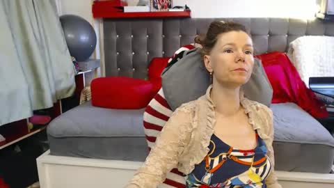 kelly online show from April 9, 10:21 am