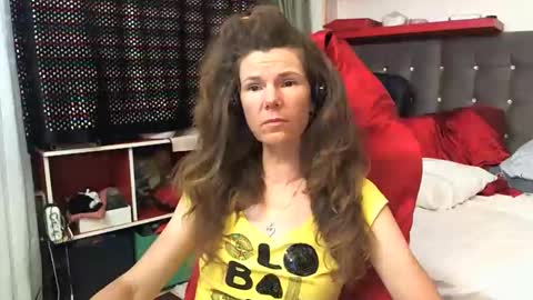 kelly online show from September 18, 7:40 pm