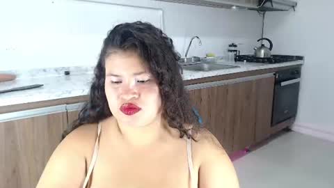 KELLY LUNA  online show from July 29, 7:14 pm