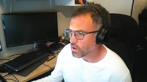 kelvin06133 online show from April 15, 9:26 pm